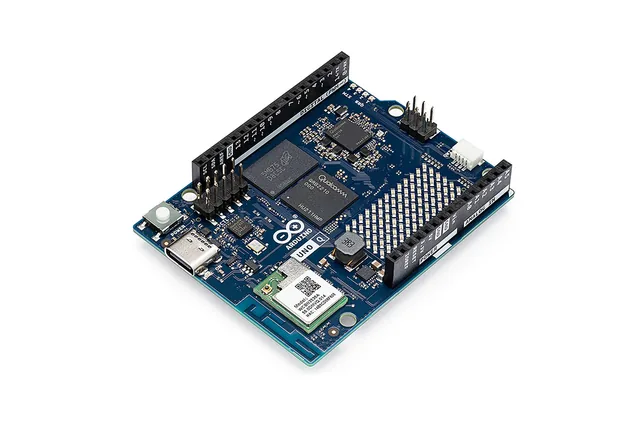Arduino UNO Q (4 GB LPDDR4, 32 GB eMMC) — DFRobot
