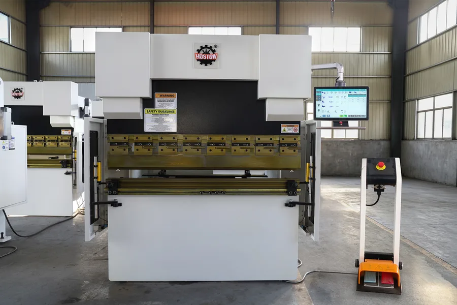 Plegadora hidráulica CNC HOSTON HPB-40T/1600 con Delem ET19 — HOSTON